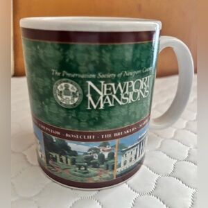 Newport Mansions Green and White Mug NIB